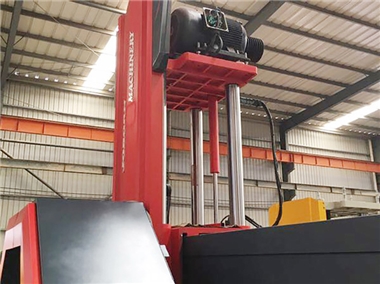 Bốn cột dẫn hướng, nâng thủy lực đôi, trụ dẫn hướng