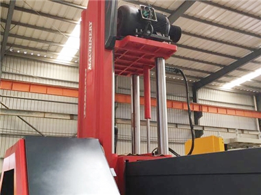 Bốn cột dẫn hướng, nâng thủy lực đôi, trụ dẫn hướng